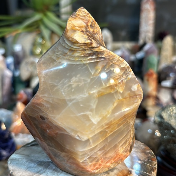 🎄SALE🎄Peach Moonstone Crystal Flame Carving With Flash! - Picture 6 of 12